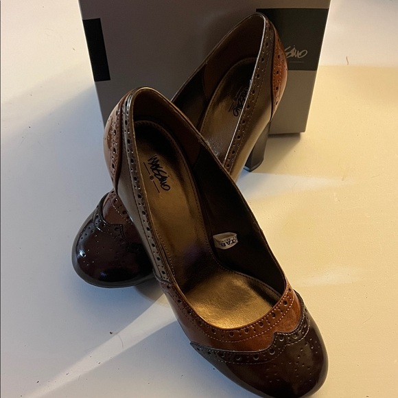 Moschino Shoes - Moschino Women’s sz9 Two-Tone Brown and Black High Heels